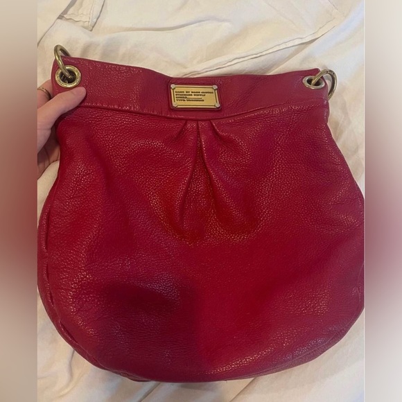 👑👑🧡Marc Jacobs Hilier Shoulder bag hobo style burgundy and gold color elegant - Picture 2 of 8